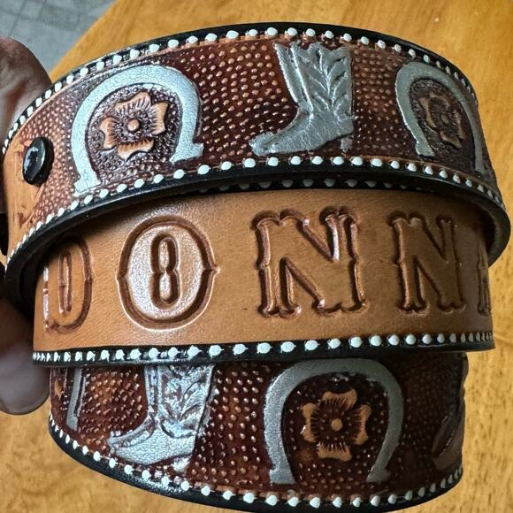 Western Cowgirl Tooled Leather Belt Size 34 Donna Horses Boots Horseshoes Hats - Picture 4 of 11